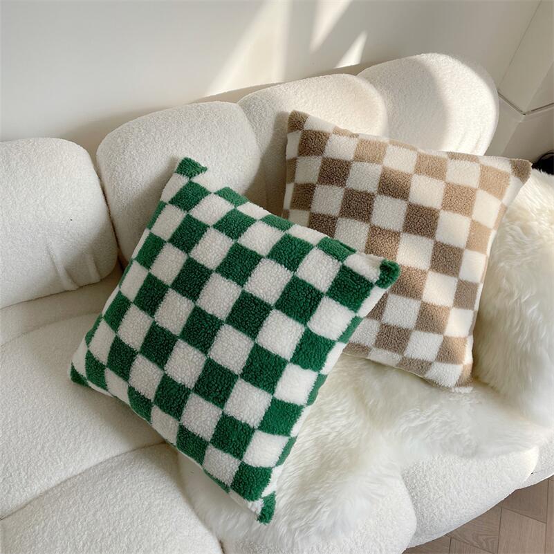 Plush Fleece Checkered Pillowcase – Soft, Eco-Friendly Jacquard Design