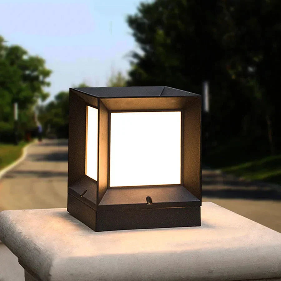 Illuvia | Elegant Modern Outdoor Light Fixture for Gates and Driveways